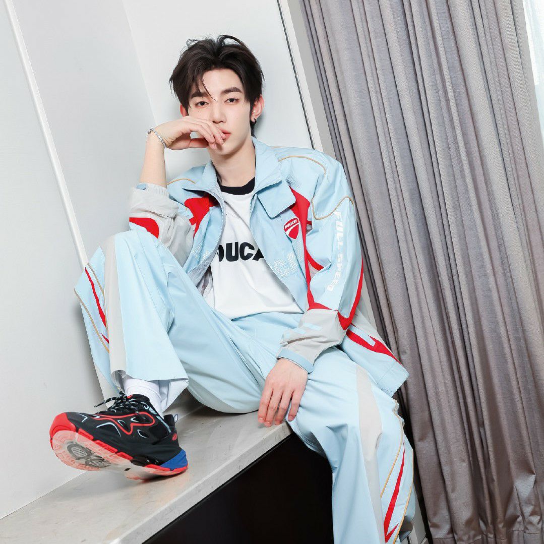 章昊的最新照片