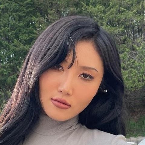Behind-the-scenes cut of Hwasa (MAMAMOO)