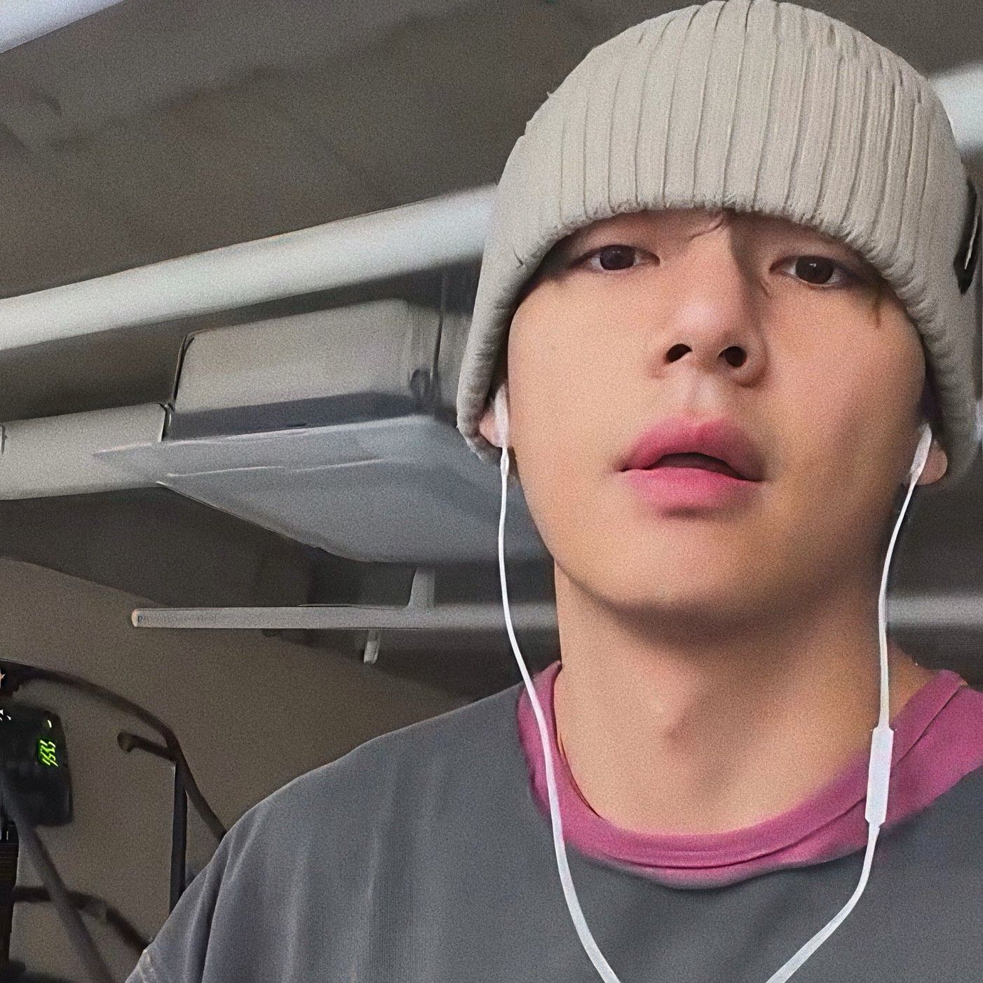 Behind-the-scenes cut of V (BTS)