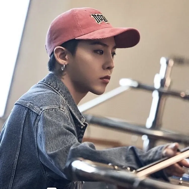 G-DRAGON (BIGBANG)的最新活動照片