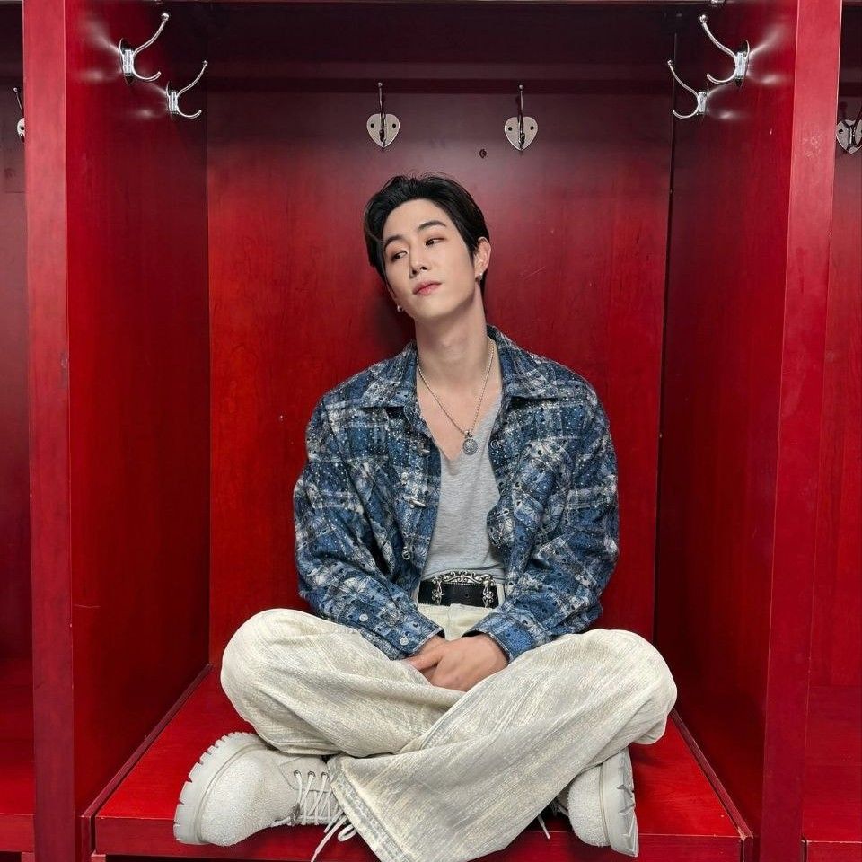 A moment captured by Mark (GOT7)'s fan