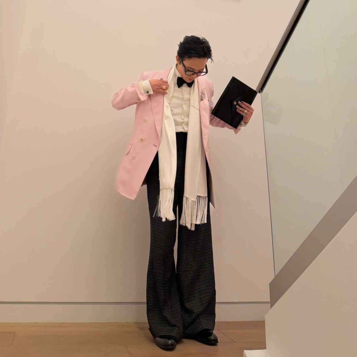Foto aktivitas terbaru G-DRAGON (BIGBANG)