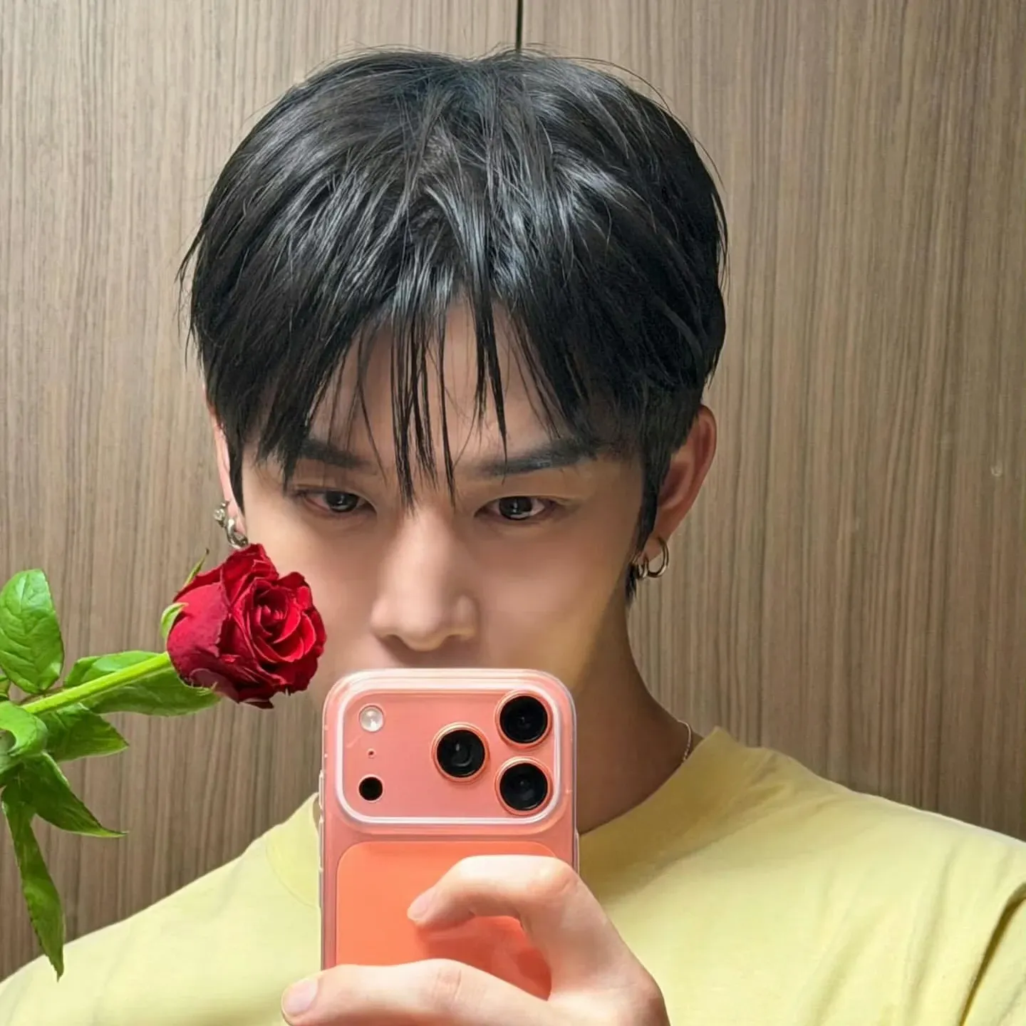 Behind-the-scenes cut of Bae Jinyoung