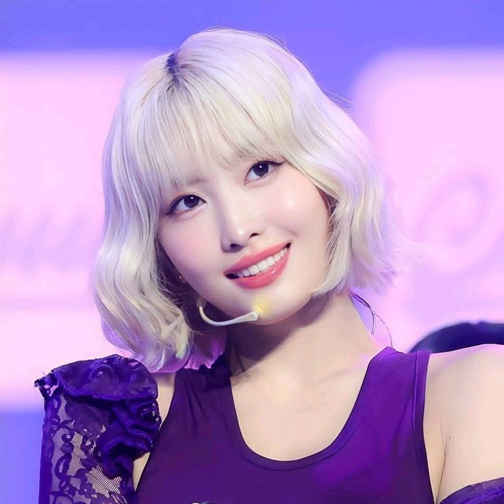 Foto terbaru Momo (TWICE)