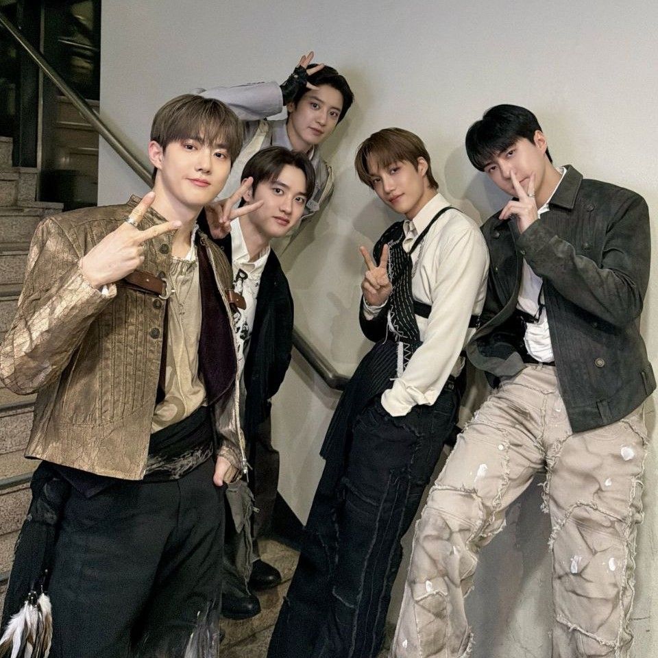 Behind-the-scenes cut of EXO