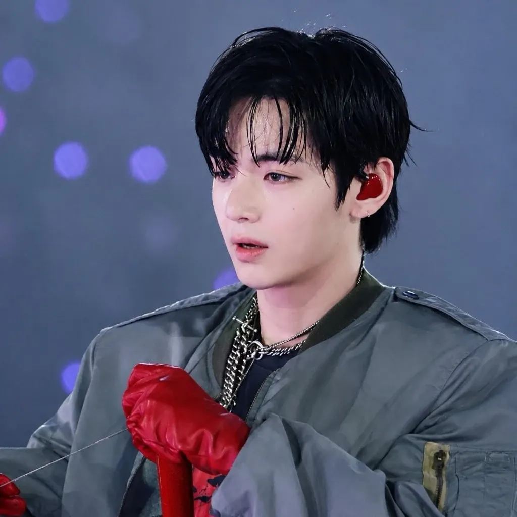 뷔 (방탄소년단)의 최신 사진