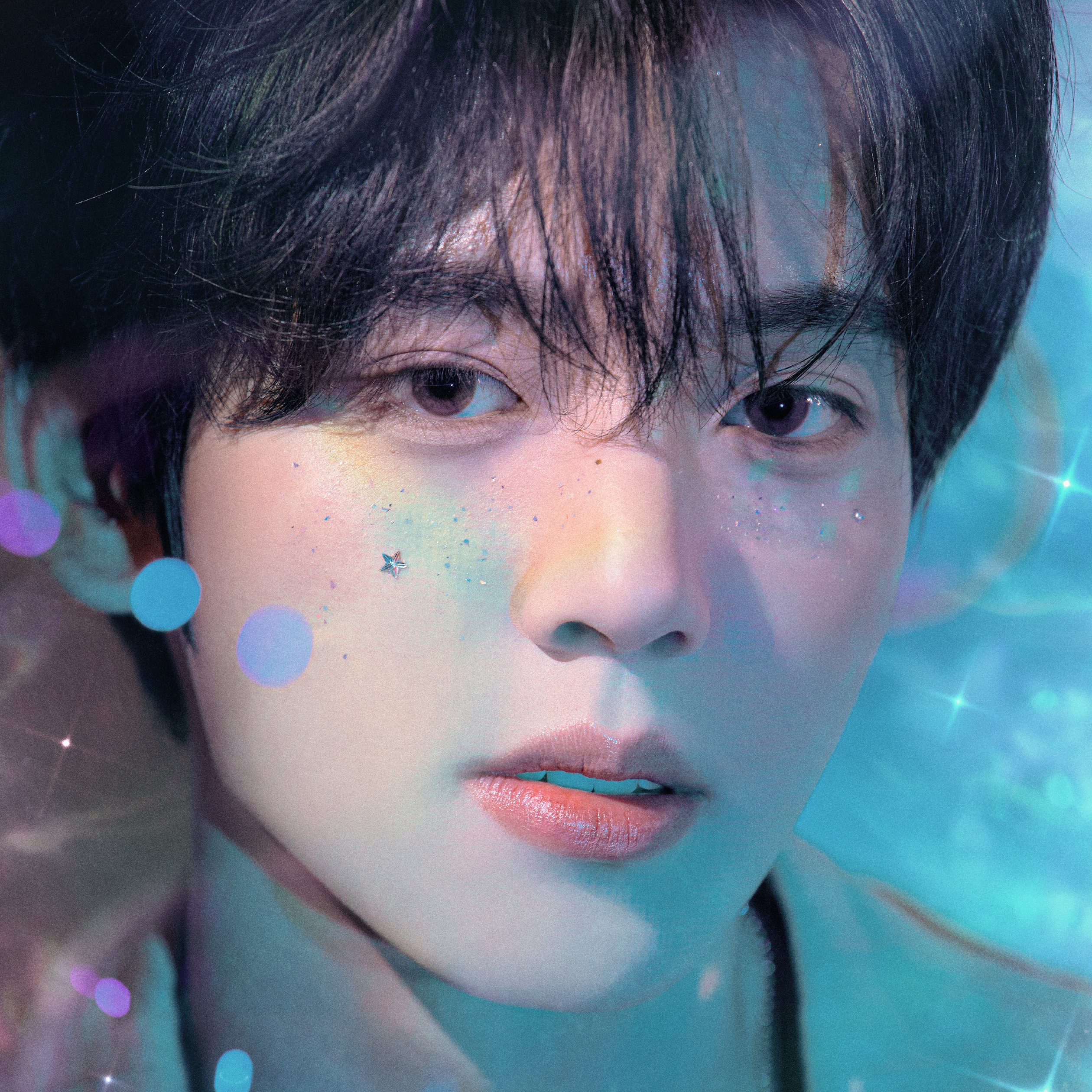 Behind-the-scenes cut of Han Yujin