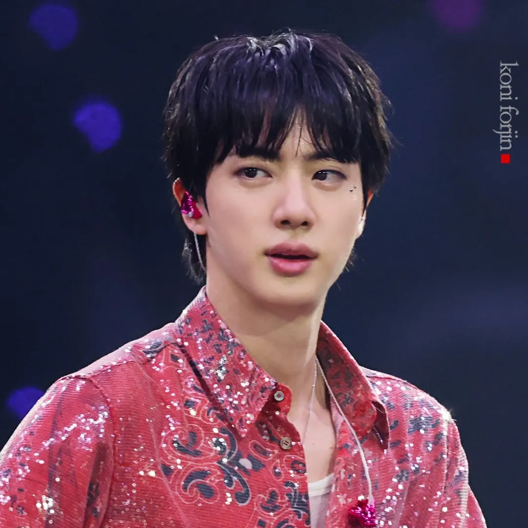 Foto aktivitas terbaru Jin (BTS)