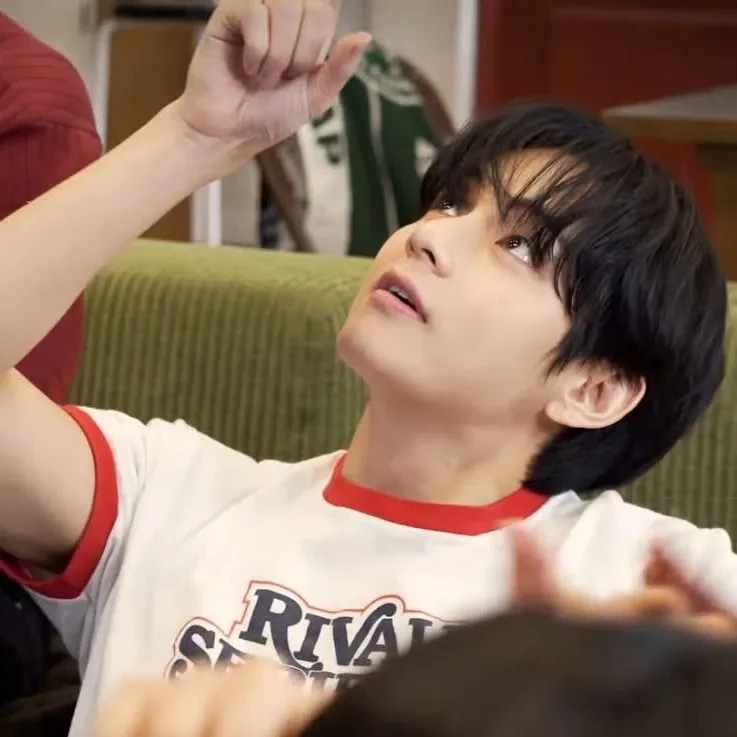 Behind-the-scenes cut of BTS