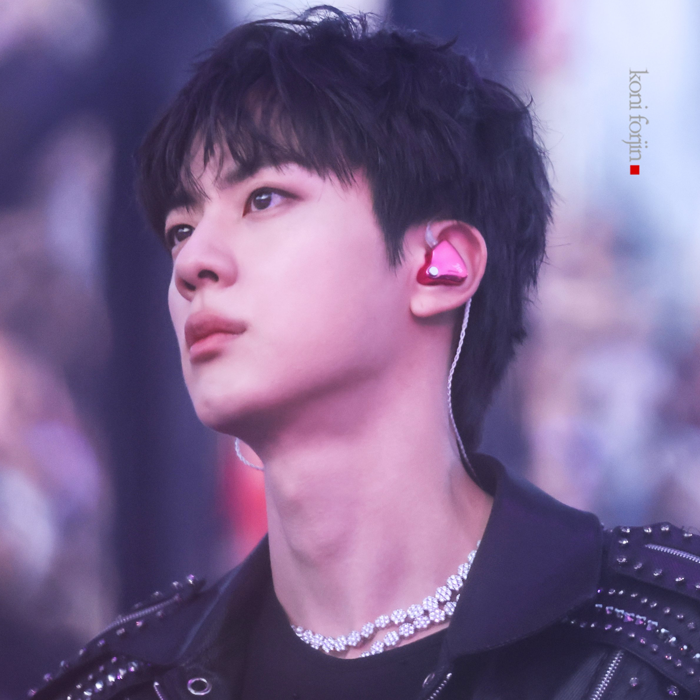 Foto aktivitas terbaru Jin (BTS)