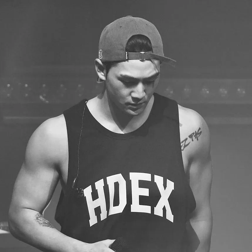 Behind-the-scenes cut of Baekho