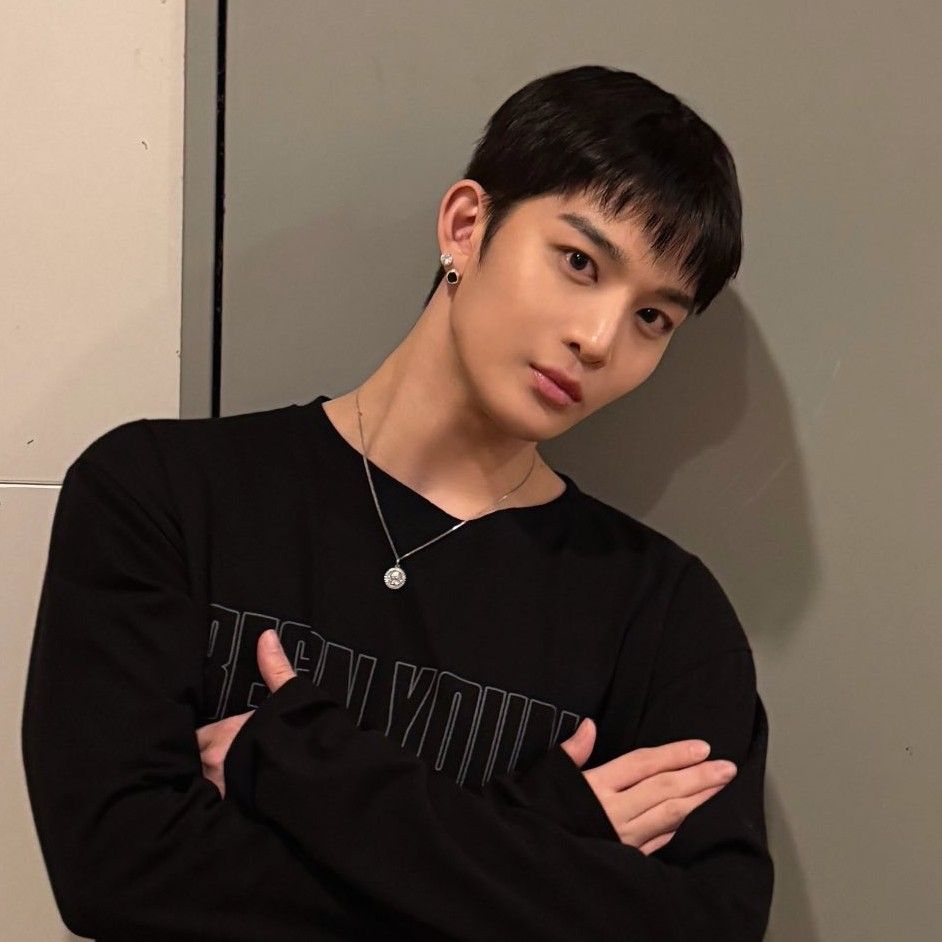 Behind-the-scenes cut of Bae Jinyoung