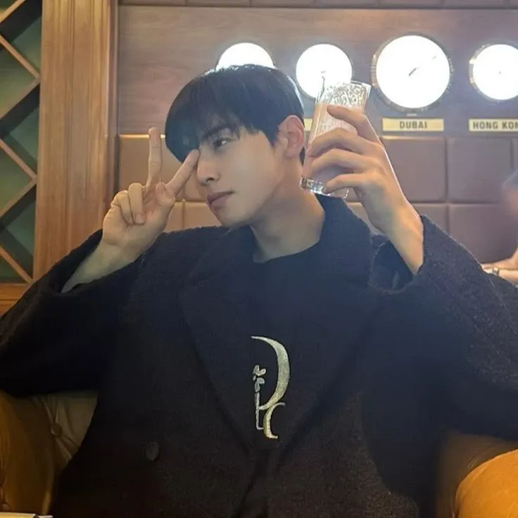 A moment captured by Eunwoo (ASTRO)'s fan
