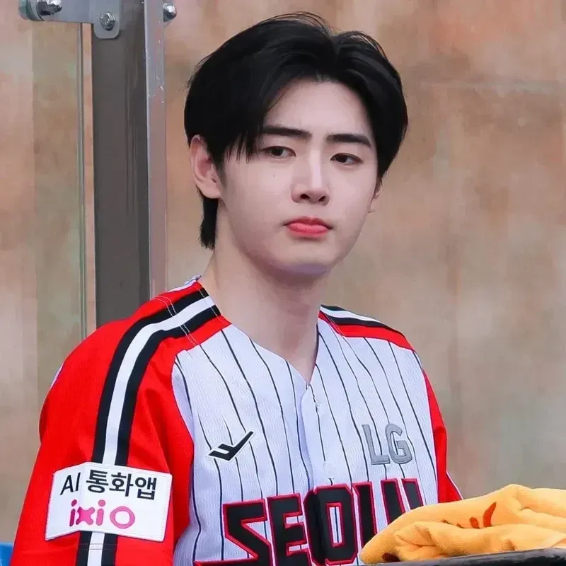 Foto terbaru Sunghoon (ENHYPEN)
