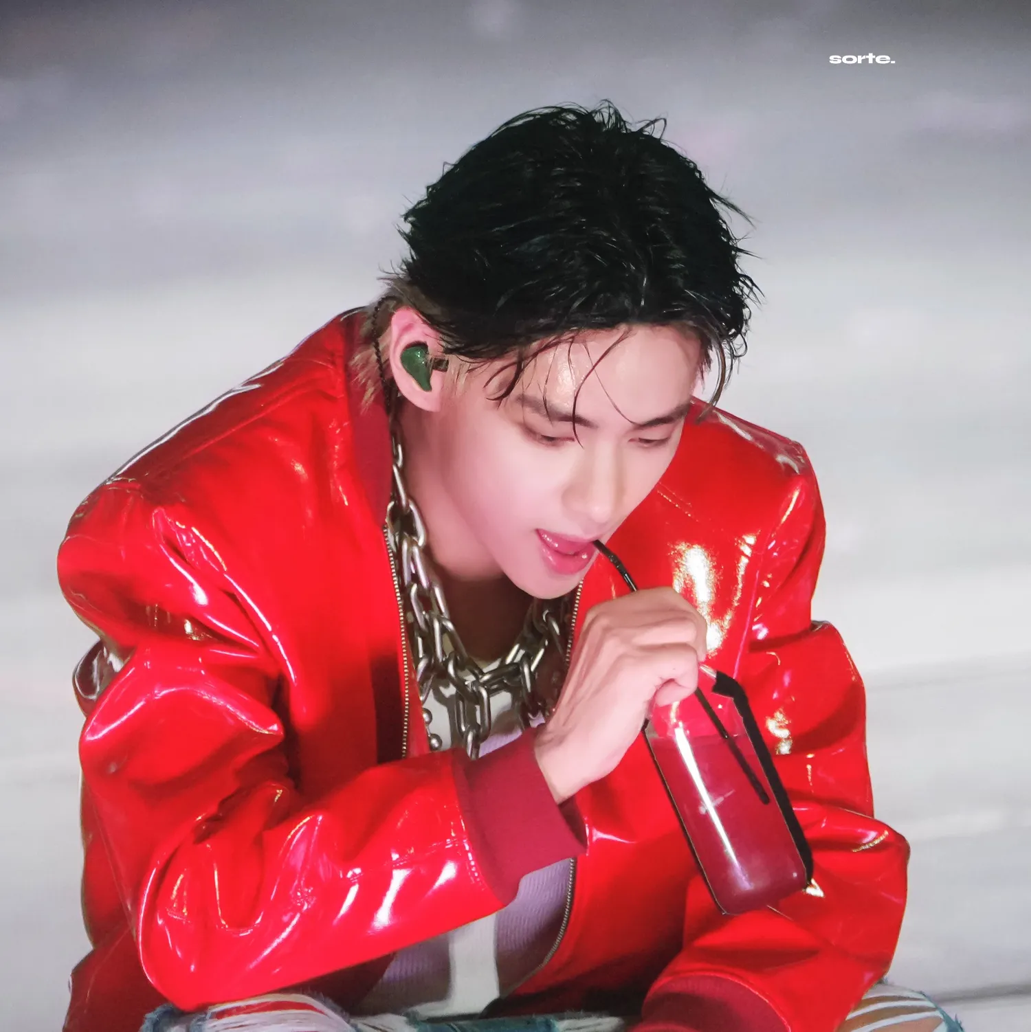 Foto aktivitas terbaru V (BTS)