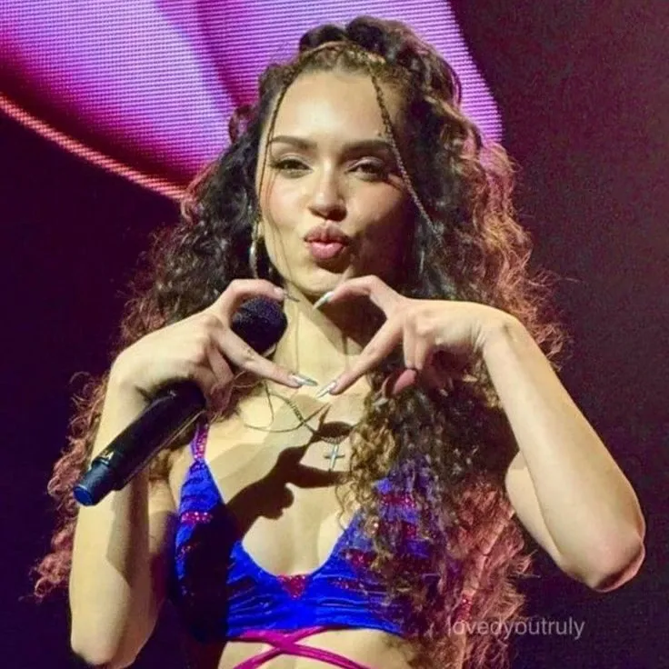 A moment captured by Daniela (KATSEYE)'s fan