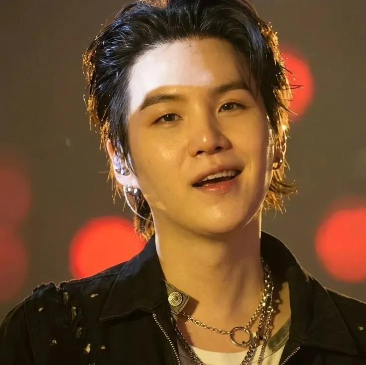 Foto aktivitas terbaru SUGA (BTS)