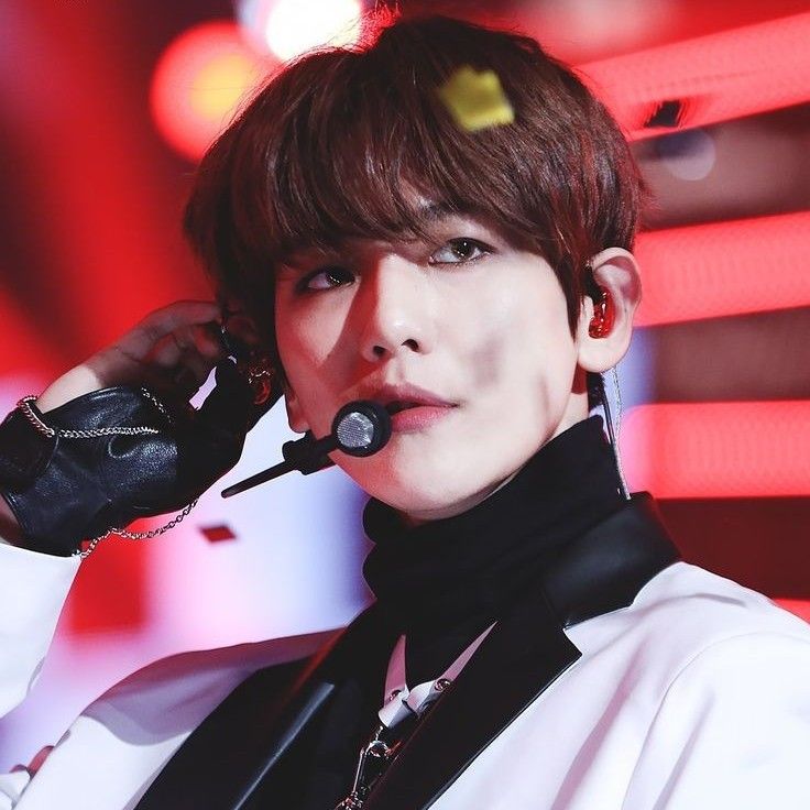 백현 (EXO)의 최신 사진