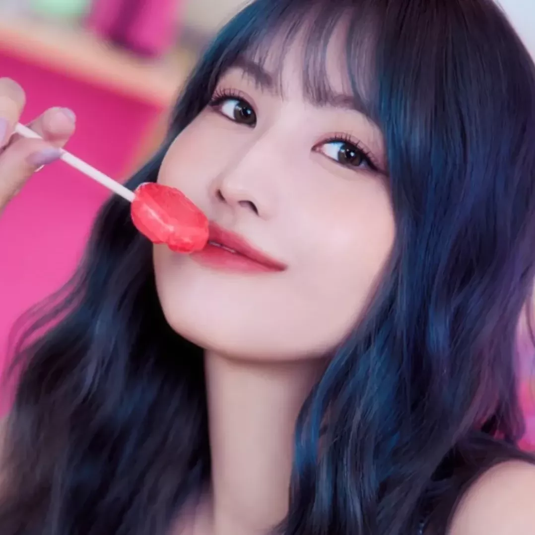 Momo (TWICE)的幕後花絮