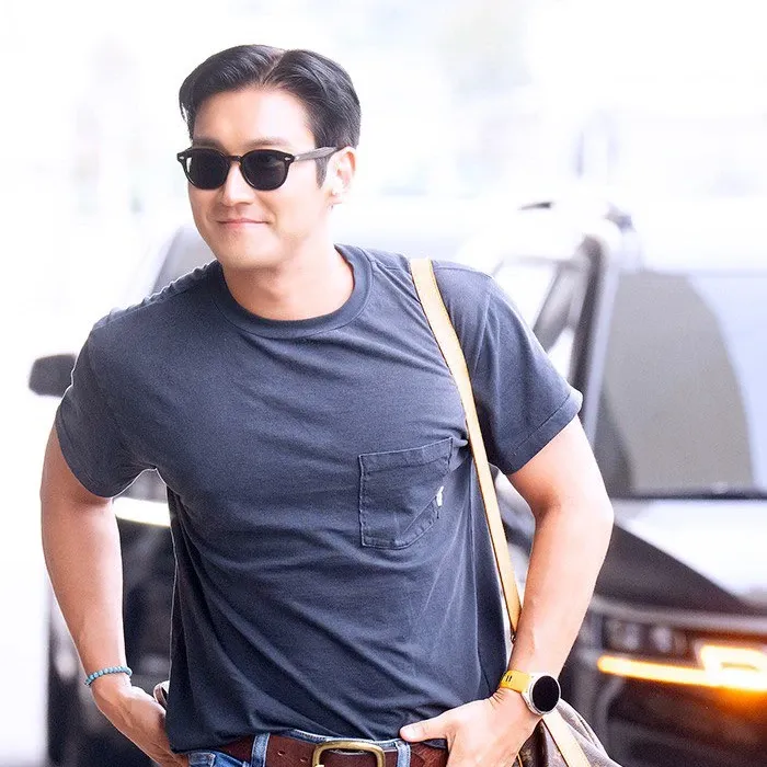 Behind-the-scenes cut of Siwon (Super Junior)