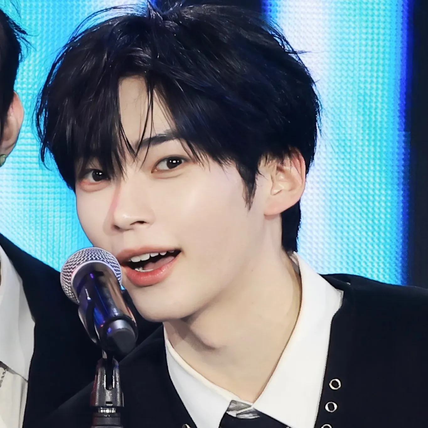 Recent activity shot of Sung Hanbin (ZEROBASEONE)