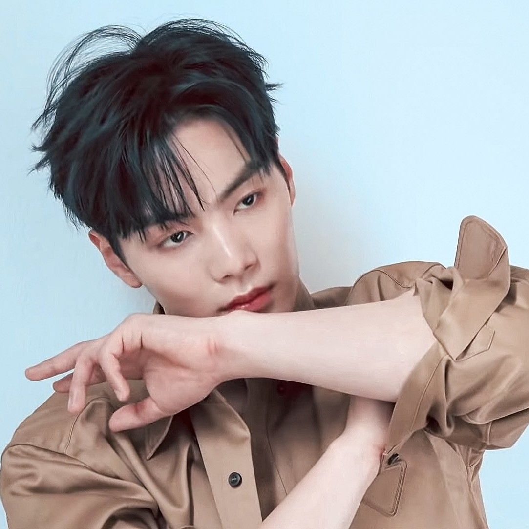 A moment captured by Kim Jonghyeon's fan