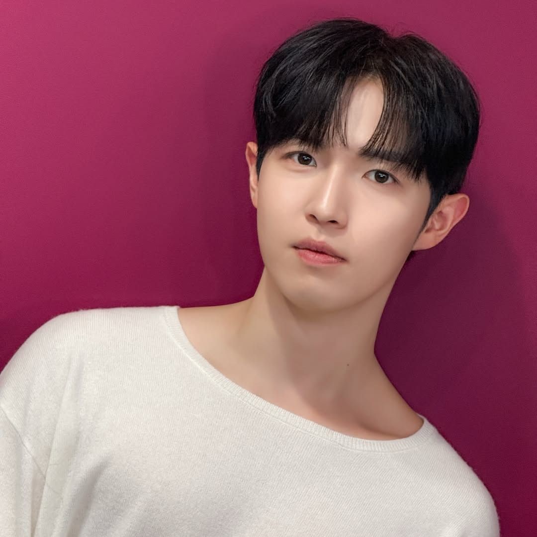 Behind-the-scenes cut of Kim Jaehwan