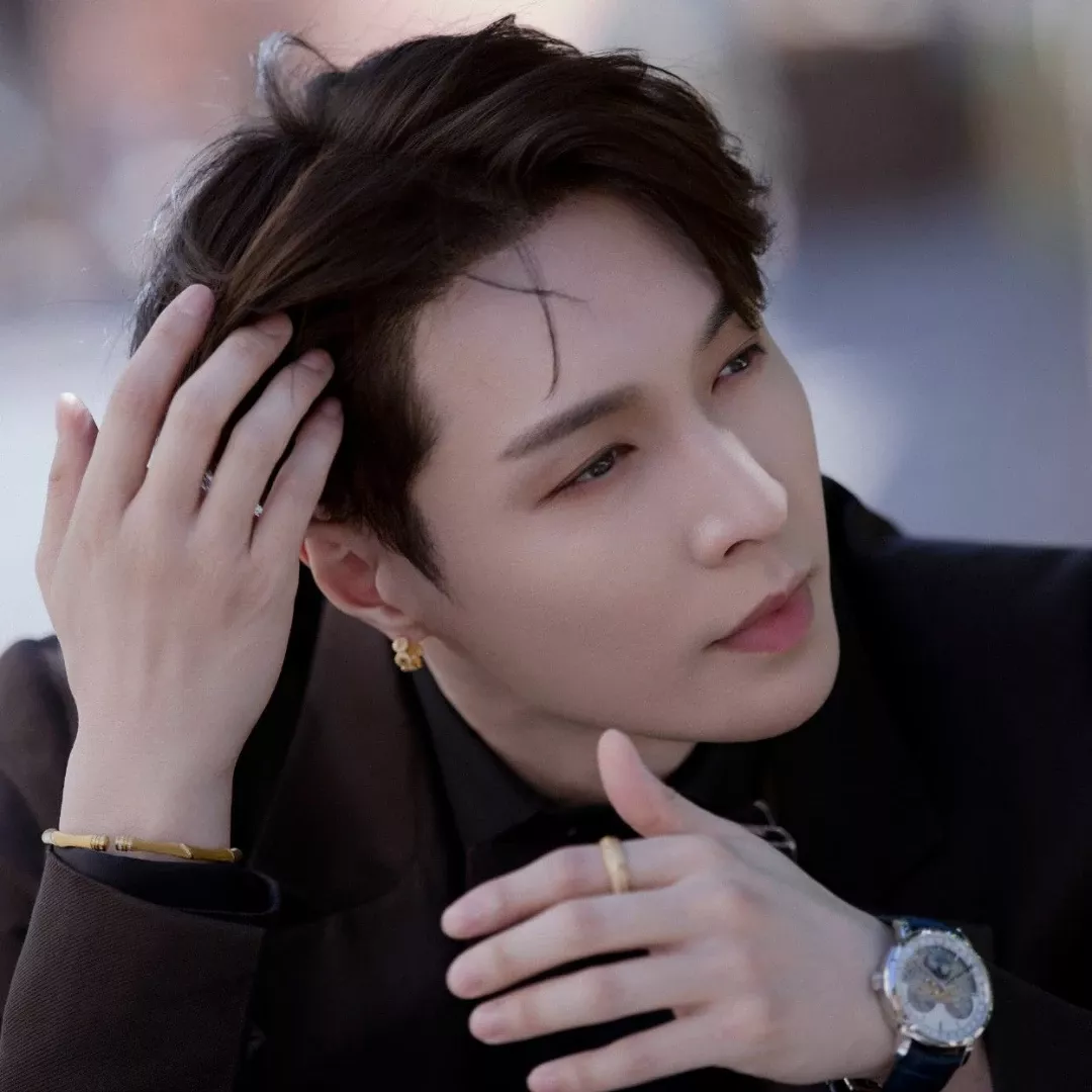 A moment captured by Lay (EXO)'s fan