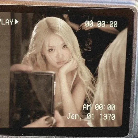 로제 (BLACKPINK)의 비하인드 컷