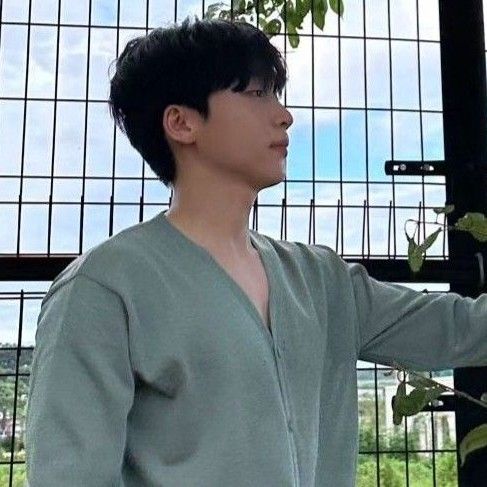 A moment captured by Jeong Sewoon's fan