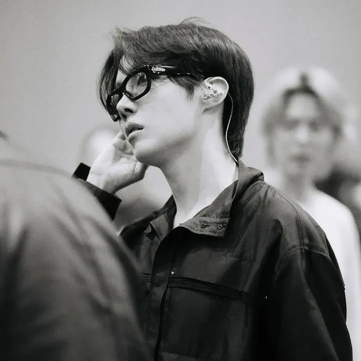 Foto terbaru j-hope (BTS)