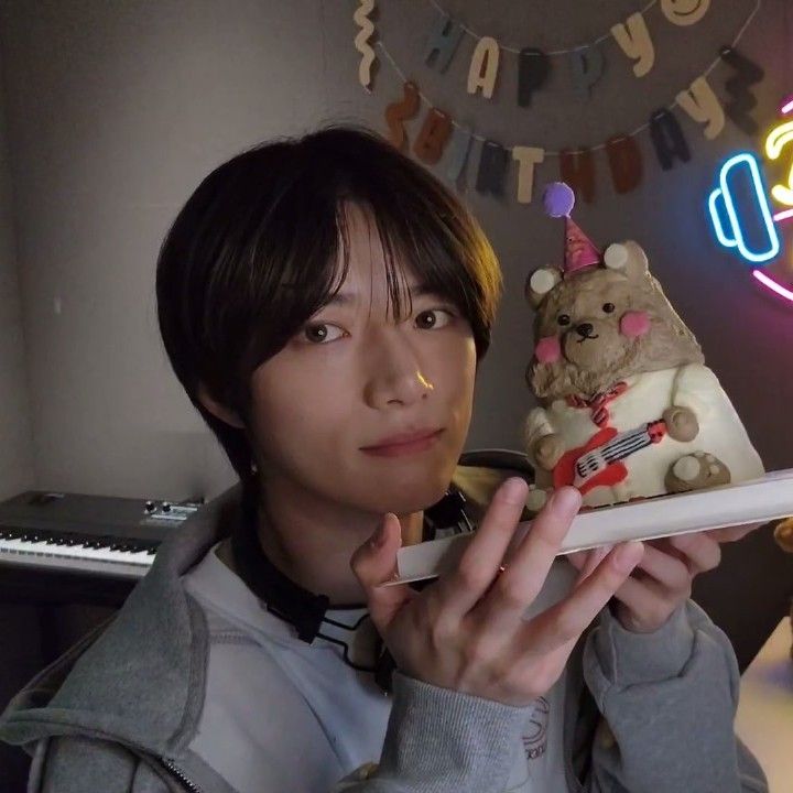 杋圭 (TOMORROW X TOGETHER)的最新照片