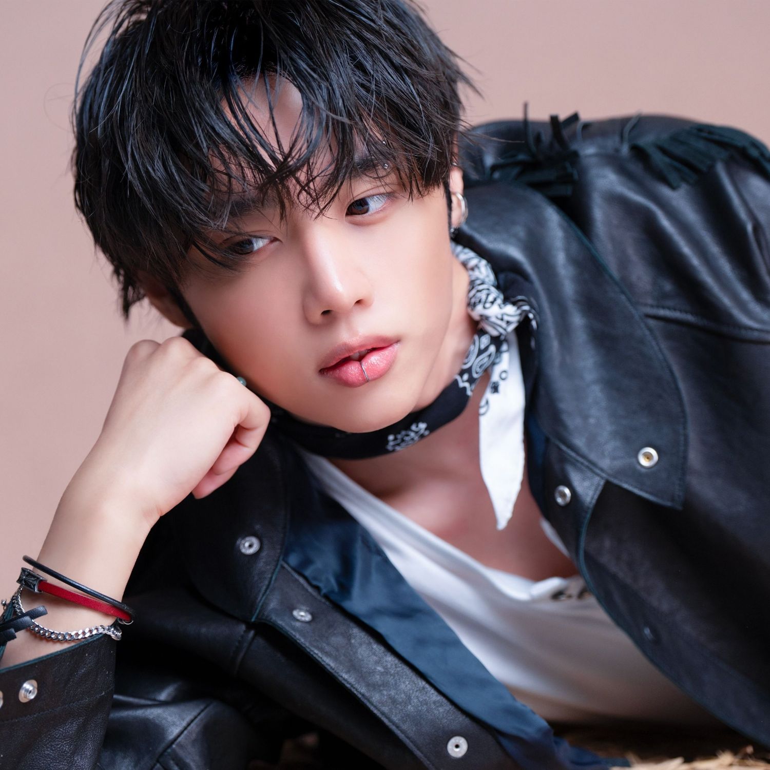 Behind-the-scenes cut of Sunwoo (THE BOYZ)