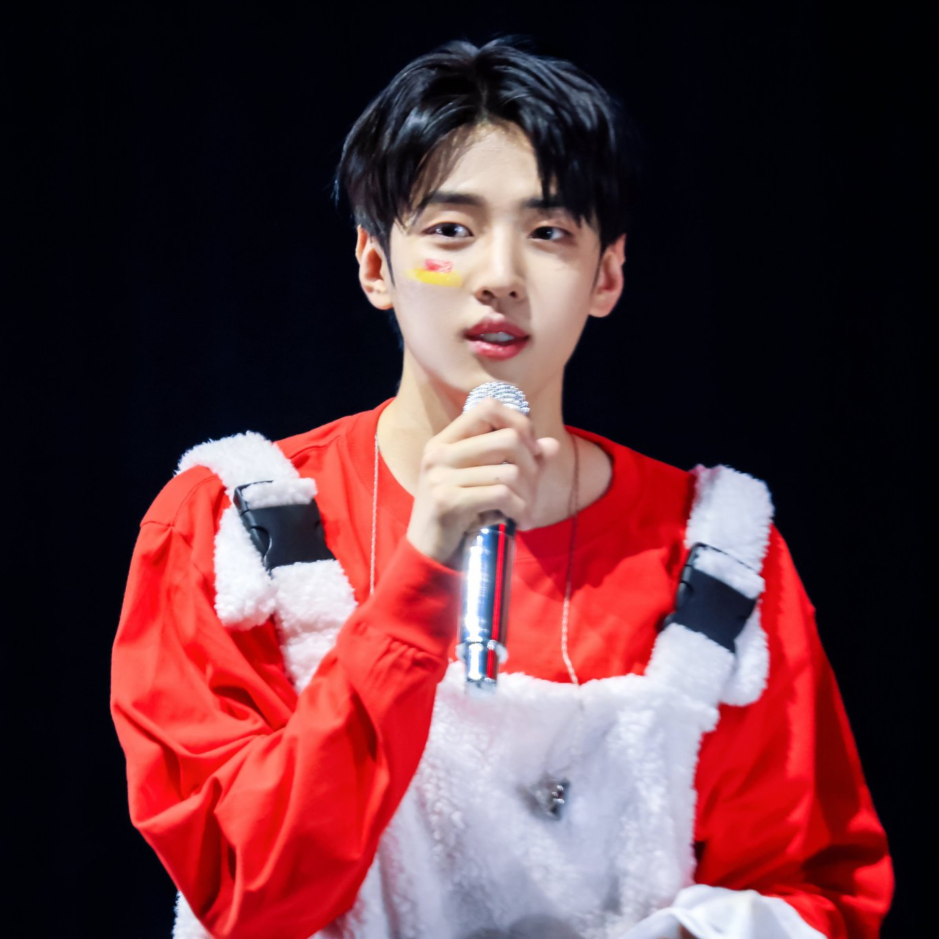 Behind-the-scenes cut of Jaechan (DKZ)