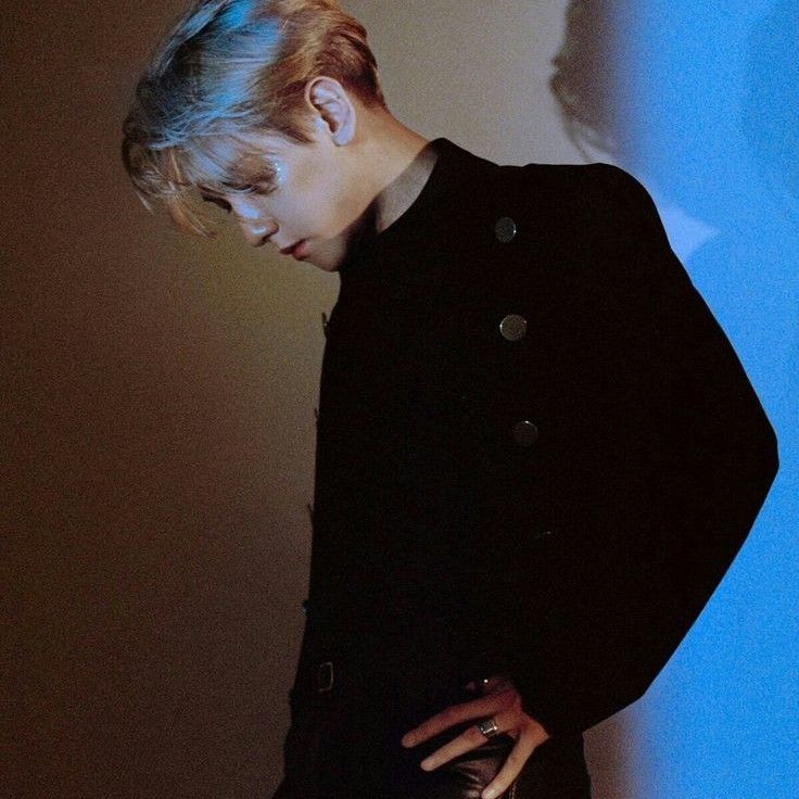 백현 (EXO)의 비하인드 컷