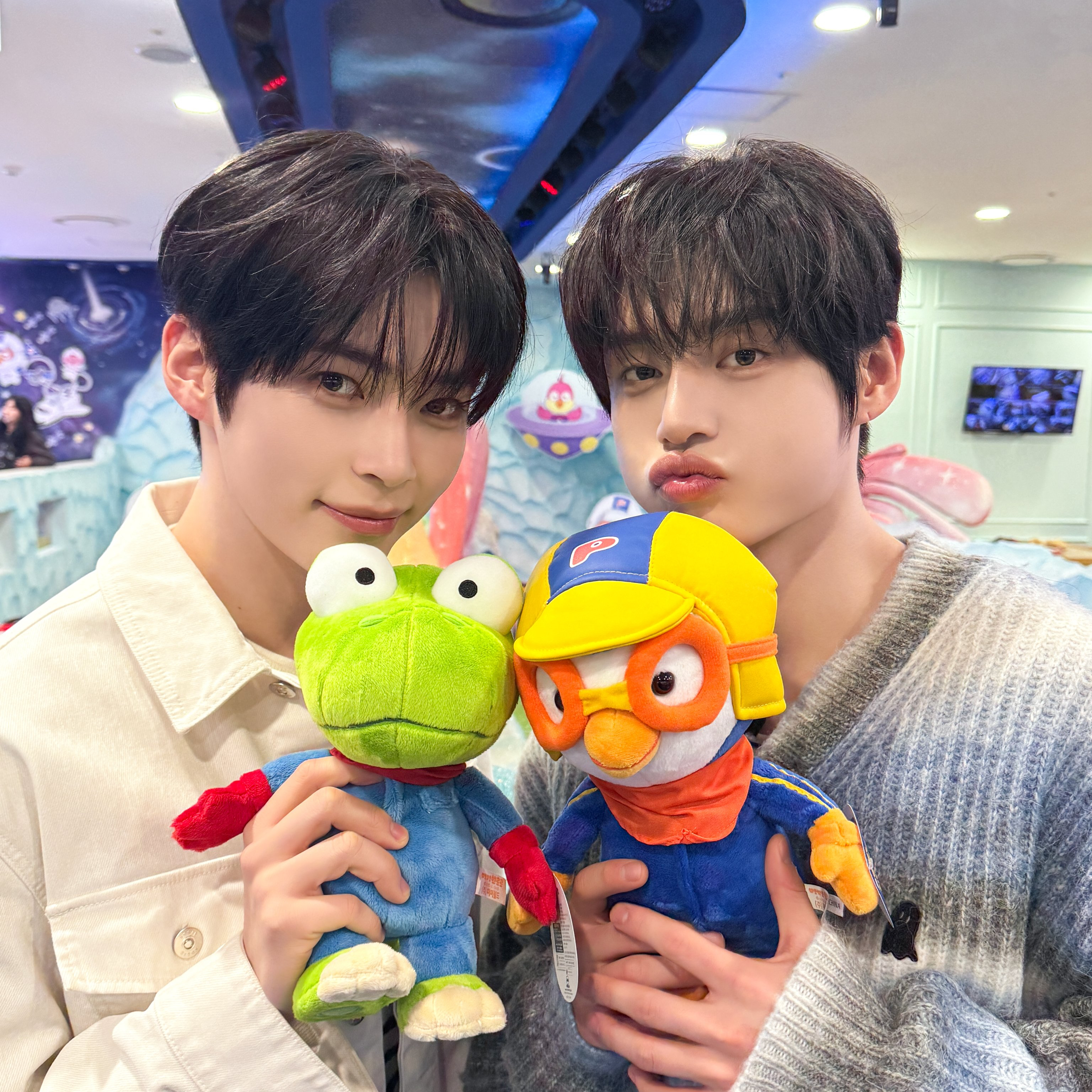 Foto aktivitas terbaru Kim Jiwoong (ZEROBASEONE)