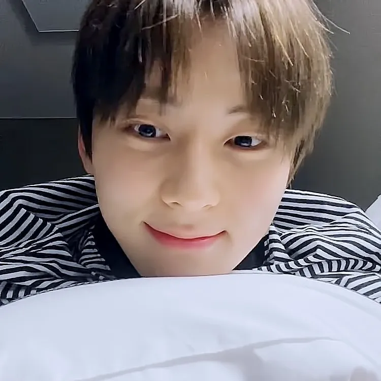 A moment captured by Hwang Minhyun's fan