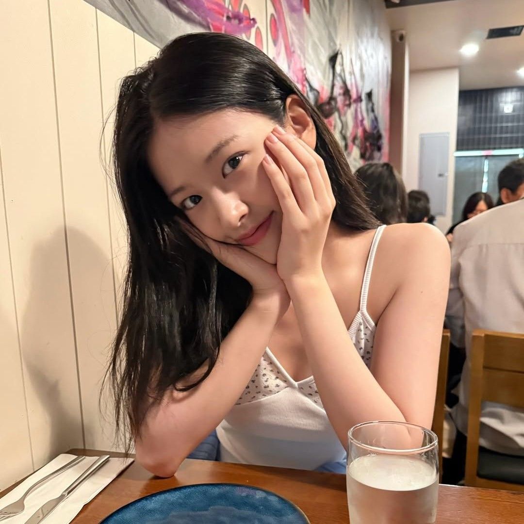 Behind-the-scenes cut of IVE