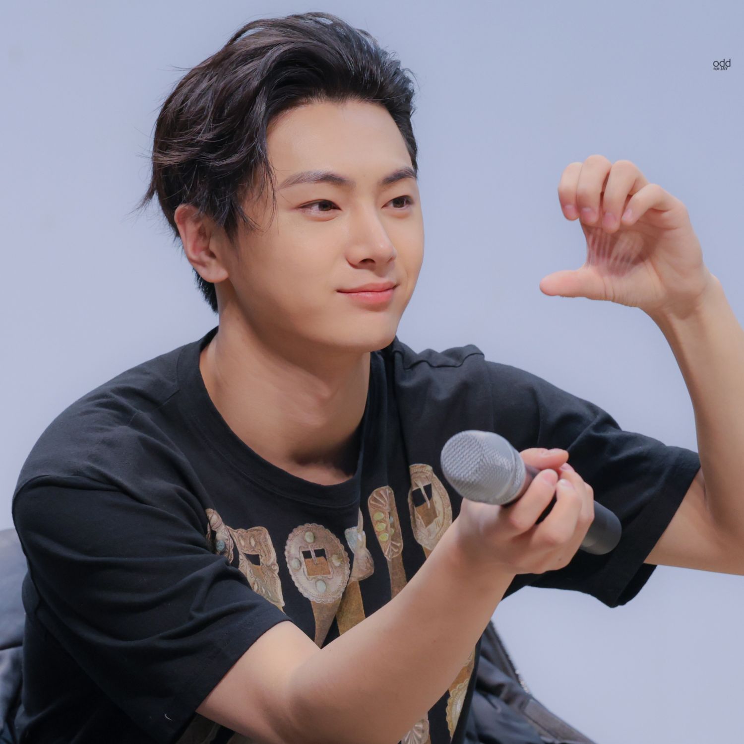 제이 (ENHYPEN)의 비하인드 컷