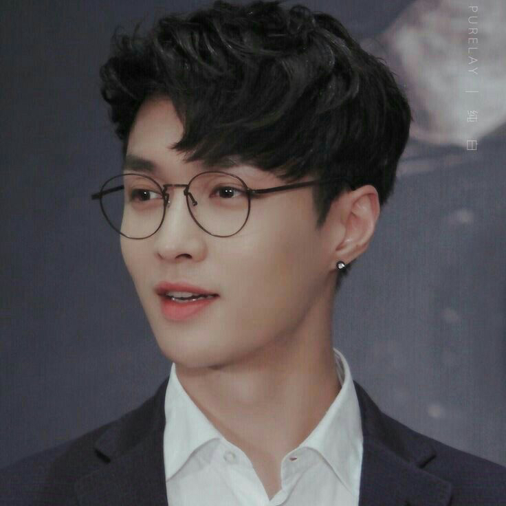 Latest photo of Lay (EXO)