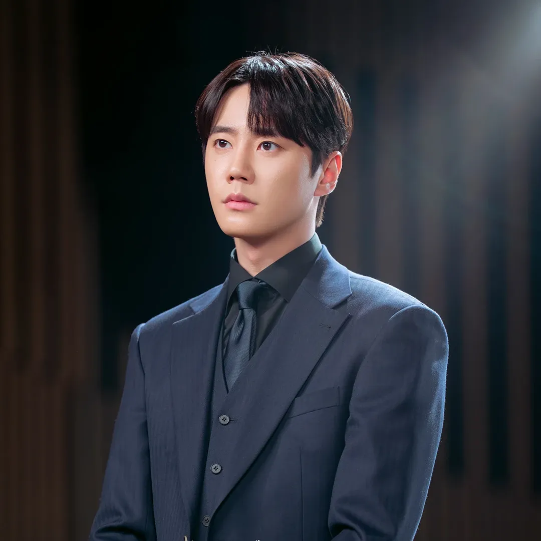 Behind-the-scenes cut of Lee Junyoung