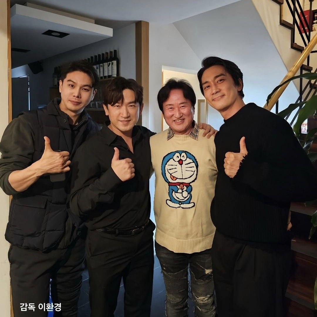 Behind-the-scenes cut of Lee Minwoo (SHINHWA)