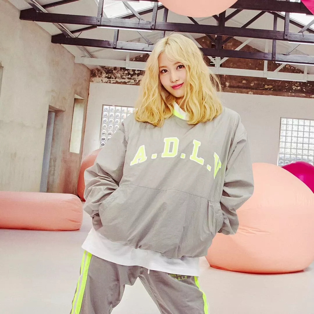 Momo (TWICE)的最新活動照片