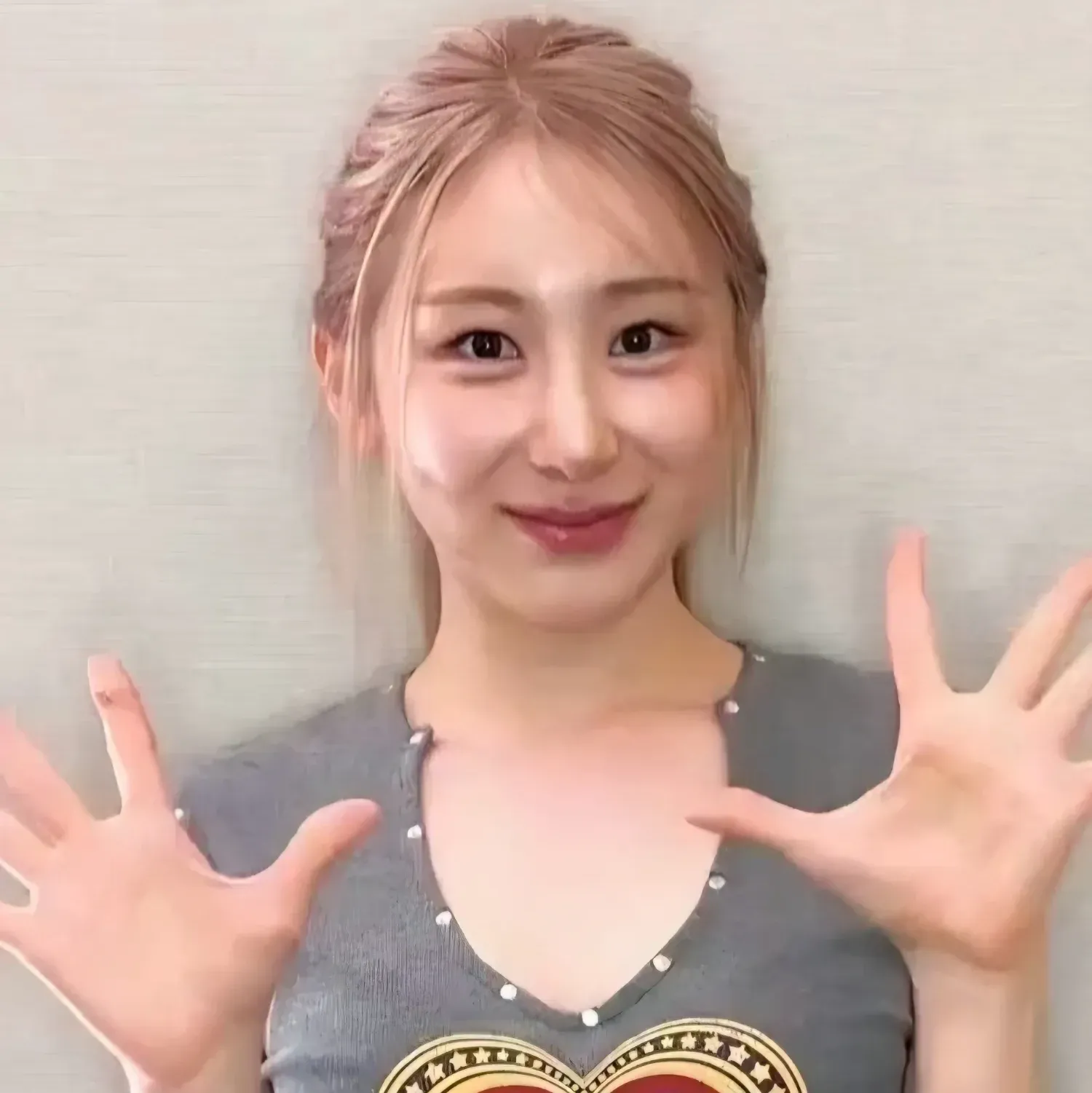 Behind-the-scenes cut of Lee Chaeyeon