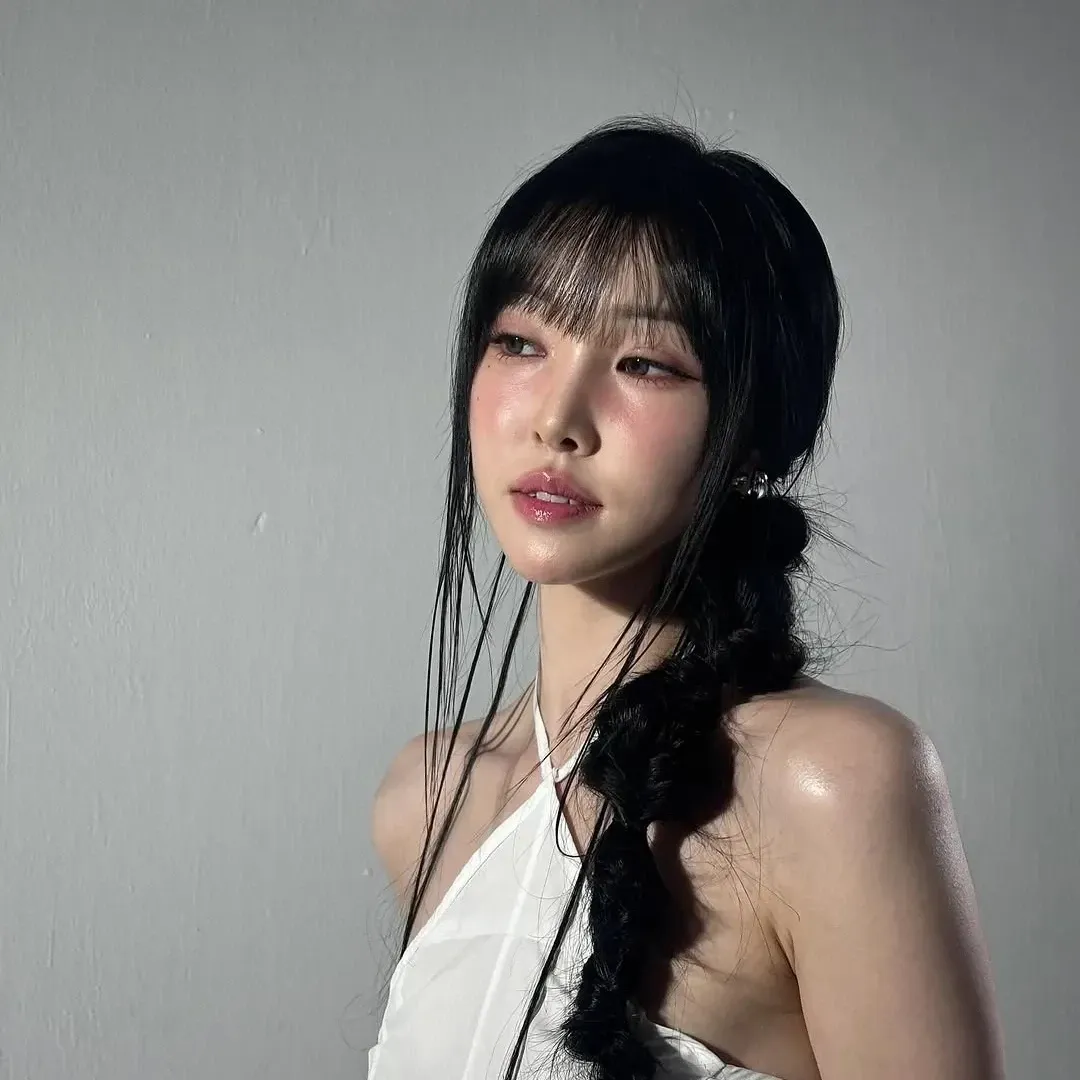 A moment captured by Yuju (GFRIEND)'s fan