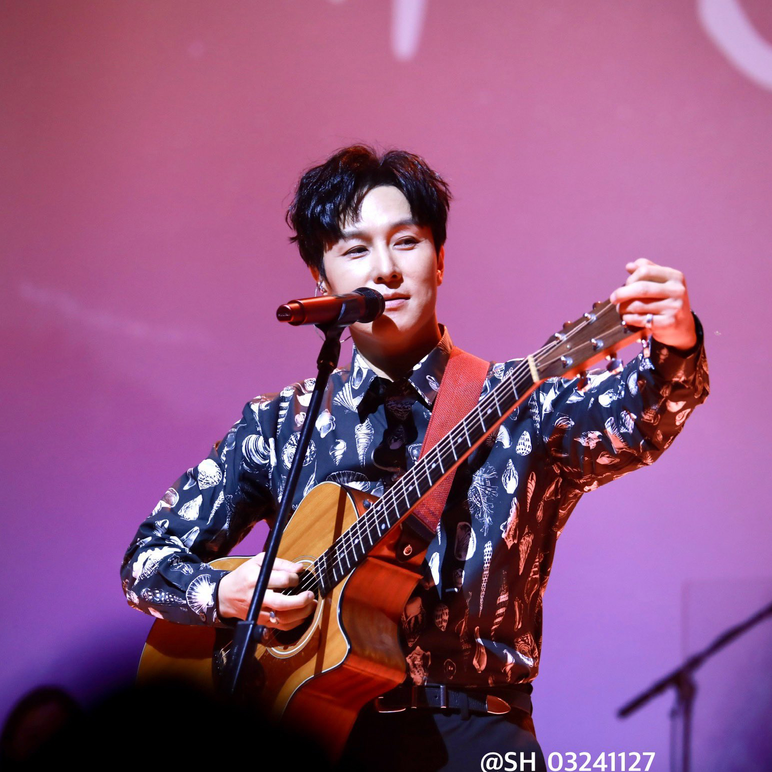 A moment captured by Kim Dongwan (SHINHWA)'s fan