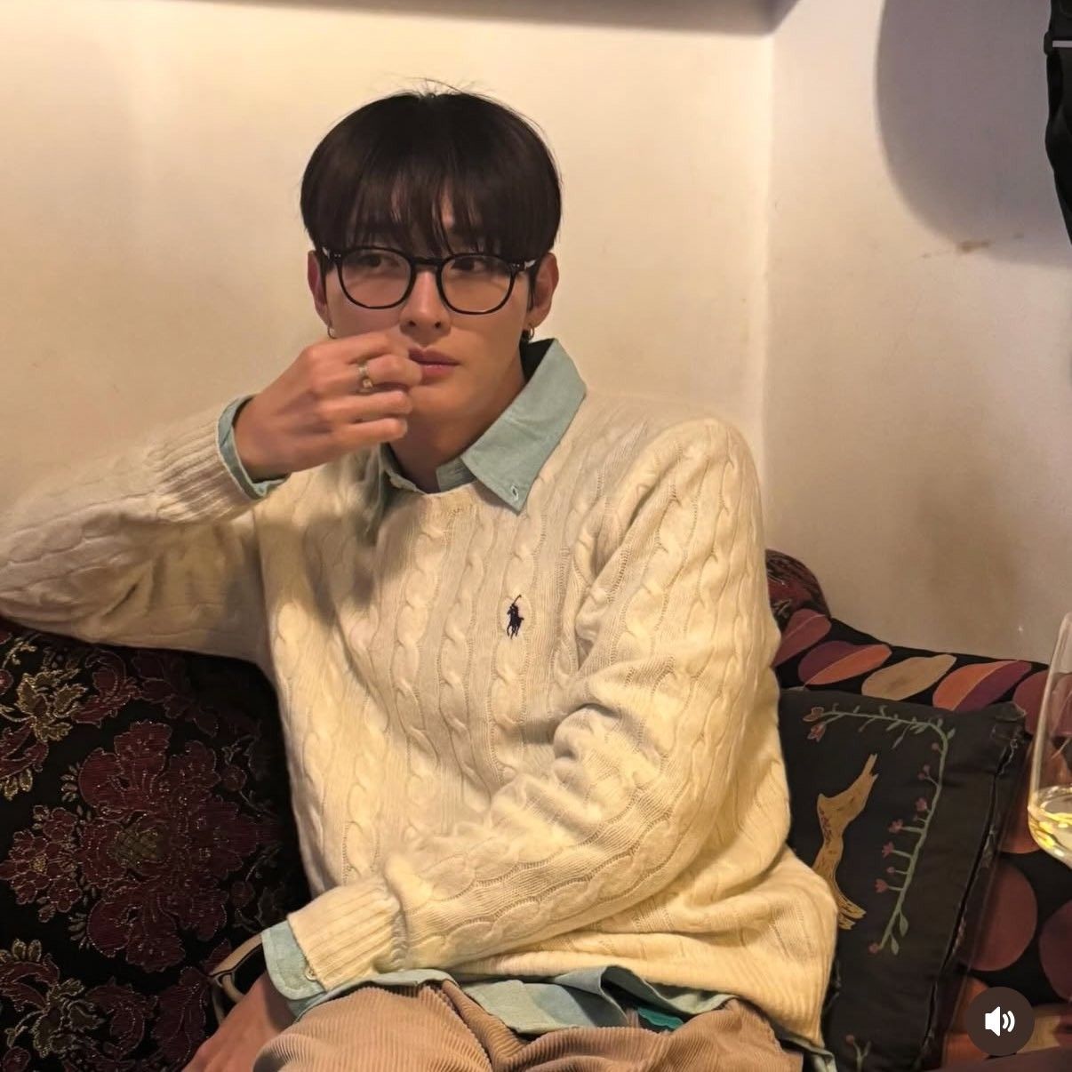 Behind-the-scenes cut of Yoon Jisung