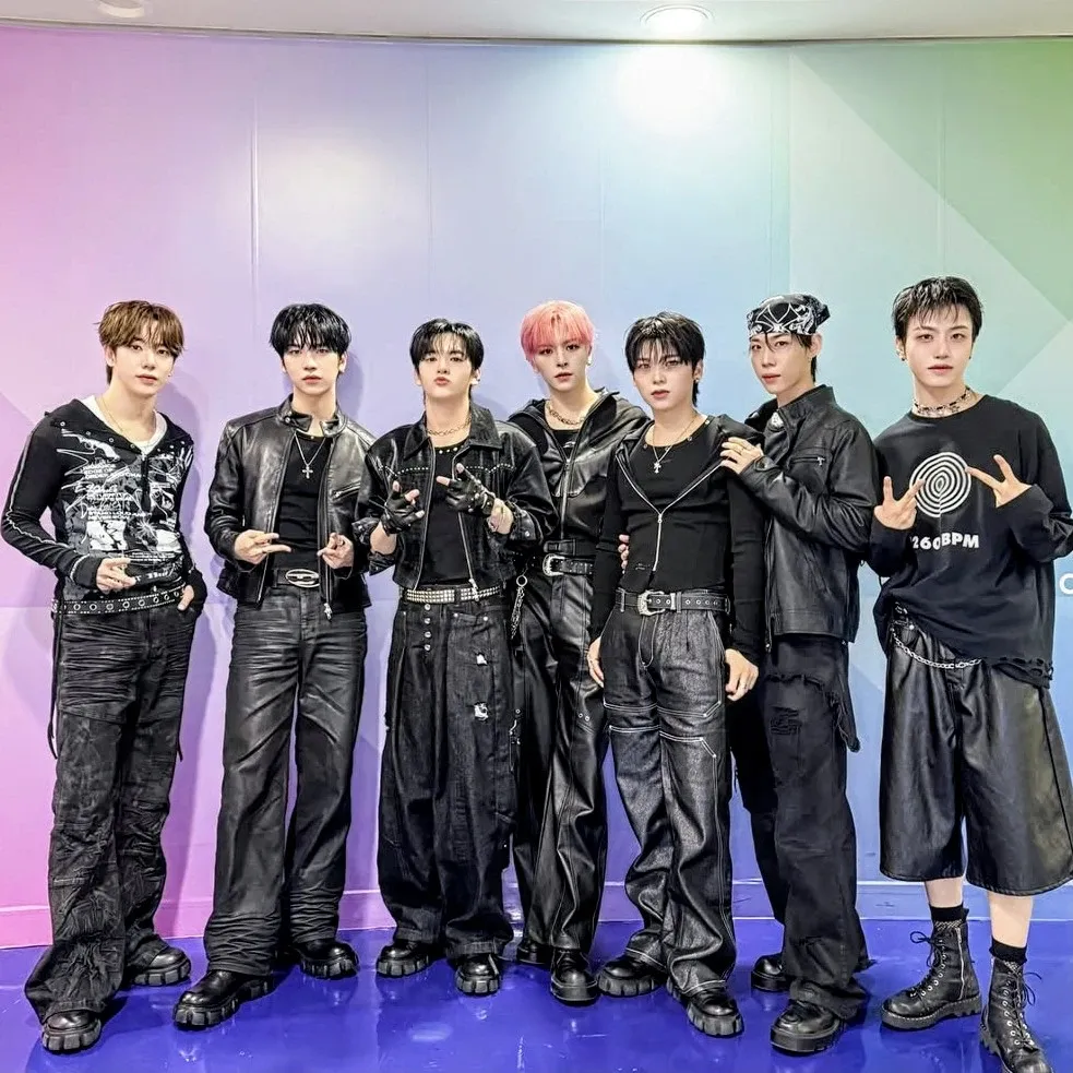 Behind-the-scenes cut of n.SSign