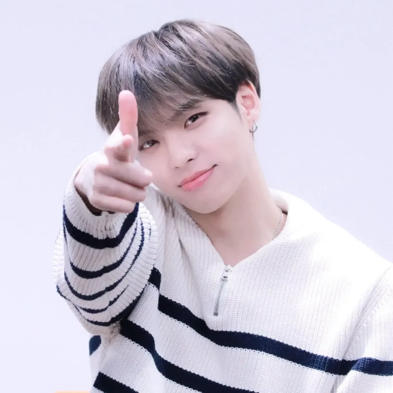 BX (CIX) 최근 활동샷