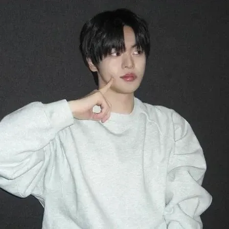 A moment captured by Lee Leo (ALPHA DRIVE ONE)'s fan